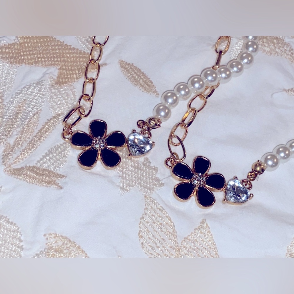 NWT Mixed Gold & Blue Tone Necklace- 17” Chain w/Acrylic Blue Flower & Crystals - Picture 8 of 16